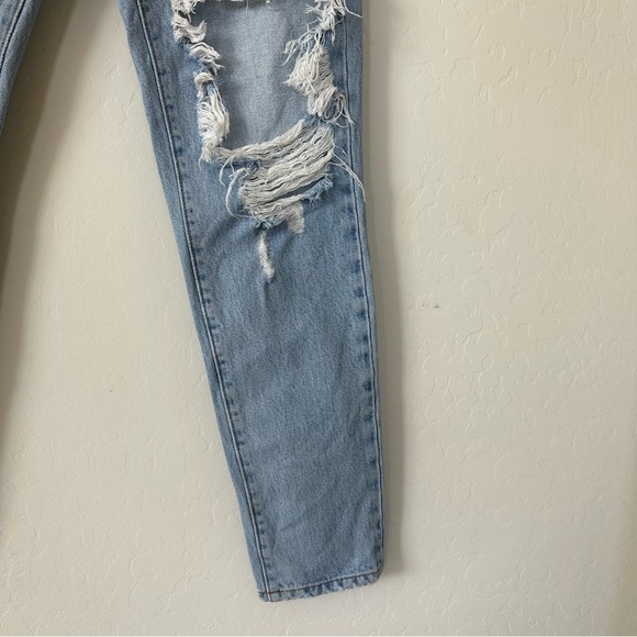 Carmar Light Wash Distressed High Rise Boyfriend Slim Leg Jeans Size 27 - Picture 3 of 11